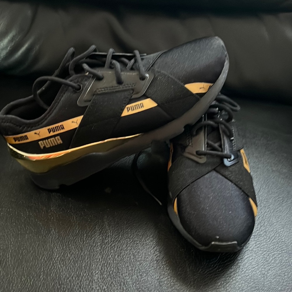 New kids Puma sneakers